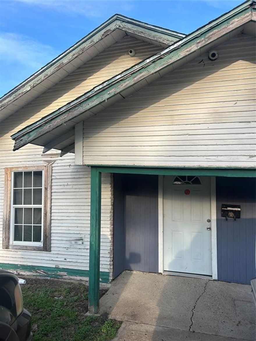 Investment property, SOLD AS IS. Centrally located close to schools, major roads, highways and downtown Fort Worth. Property is next to a park. Work  is needed and is ideal for rehab or new build investment. CASH offers only. TITLE OPENED at Rattikin Title. 

All information provided is deemed reliable but not guaranteed. Buyer and Buyer’s Agent to verify all information, including but not limited to square footage, schools, taxes, restrictions, and property condition. Listing Broker and Seller make no warranties, expressed or implied.