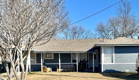 Photo of 715 North Avenue, Whitesboro, TX 76273 (MLS # 21230637)
