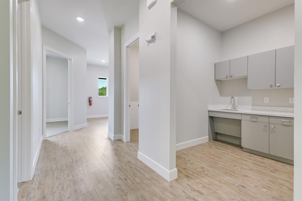 2200 Traders Road 101