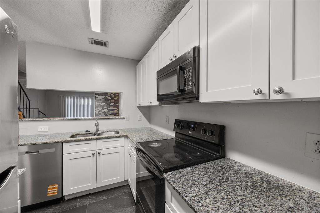 601 Carriagehouse Lane 3