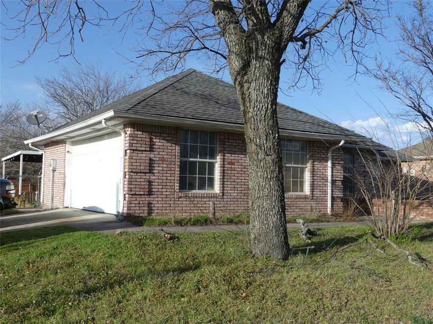 Nice 3-2-2 brick on a large corner lot. Near Victory Christian Academy. Living room has a fireplace. Eat-in kitchen. Back patio has been enclosed and could be used as a second living area or short term guest quarters. Large shaded back patio. Large tree in the back yard.  Not too far from the square. Easy access to US 287 and US 380.  See this one today.