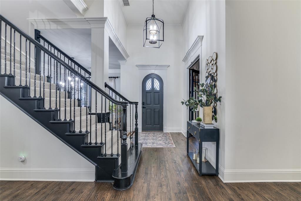 125 Stoneleigh Drive