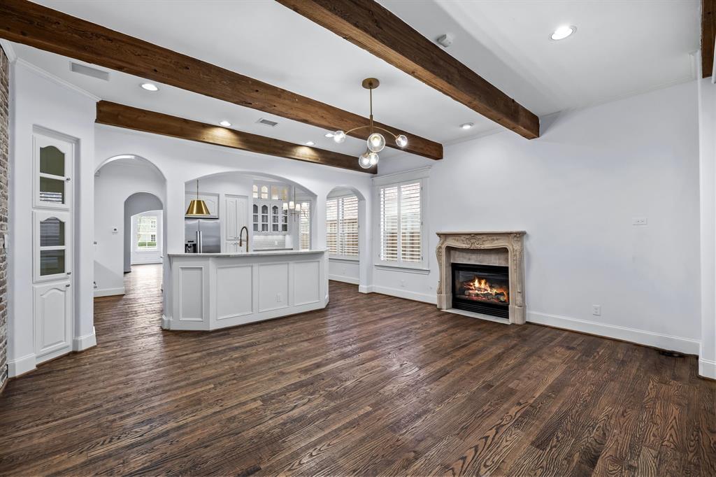 4318 University Boulevard