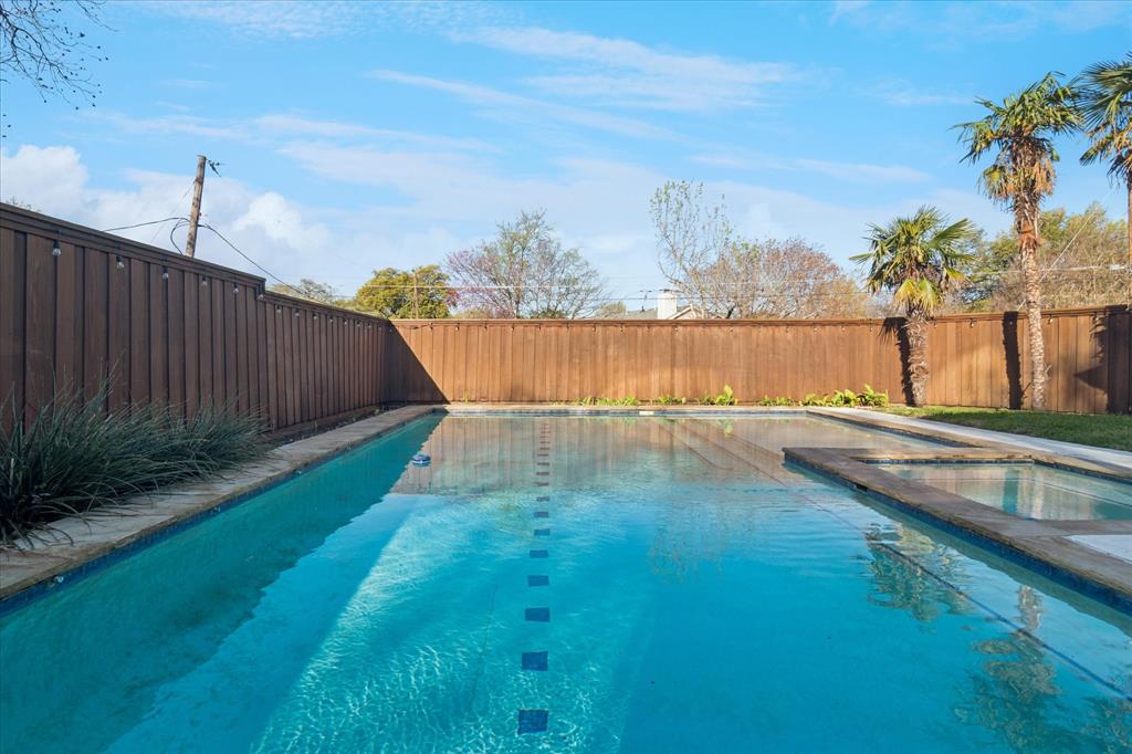 White Rock North 12 Instl - Residential