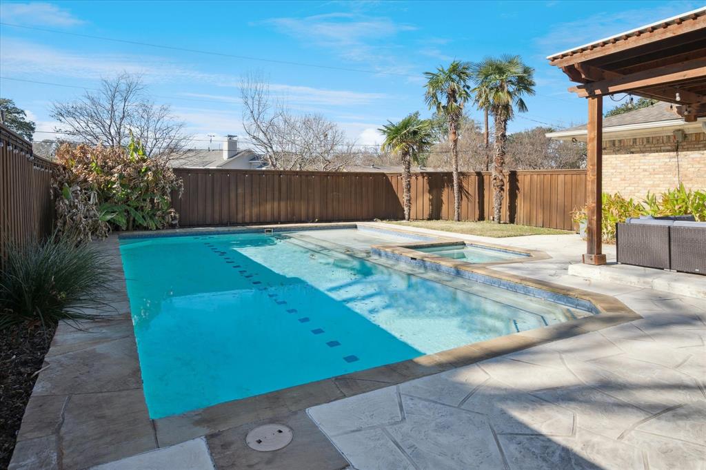 White Rock North 12 Instl - Residential