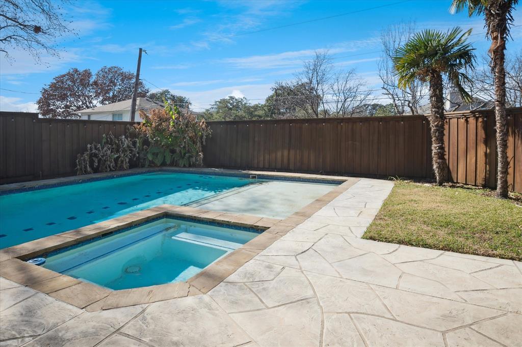 White Rock North 12 Instl - Residential