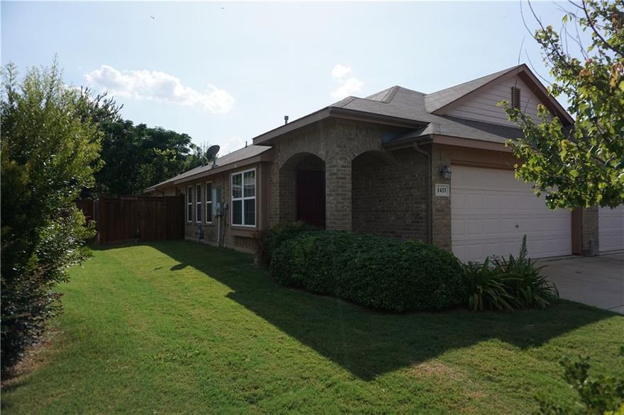 David Weekly energy efficient lightly lived in half duplex within walking distance to the elementary school. Great back yard with greenbelt view and open patio fun for entertaining. Functional open floor plan, two car garage and eat-in kitchen enhances the efficient lifestyle this home provides. You will enjoy living in a beautifully manicured neighborhood with a country feel.