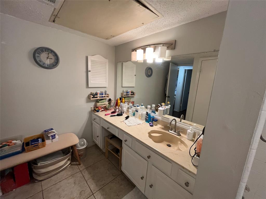 Cambridge Condos Ph 01 03 - Residential