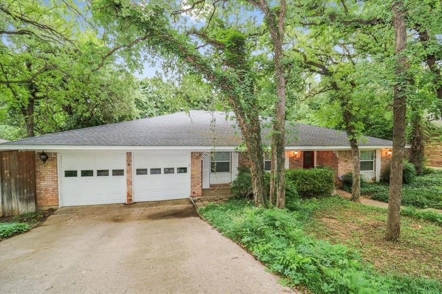 Wonderful, updated home on a third-acre lot in The Oaks of NW Arlington. 3-way bedroom split with 2 living and 2 dining areas, and 26x8 sunroom overlooking the private backyard with complete privacy. The knockout kitchen has glass cabinet fronts and stainless steel Kitchen Aid appliances including inducing a double oven and gas cooktop. The master bathroom has a jetted tub & updated shower enclosure. 2nd bathroom has granite countertops, dual bowl sinks, and remodeled, walk-in shower. Interior and exterior plumbing lines have been replaced. Pope, Shackelford, and Lamar school district. Quick possession is available.