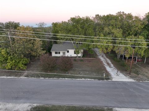 801 N Houston Street Lorena TX 76655