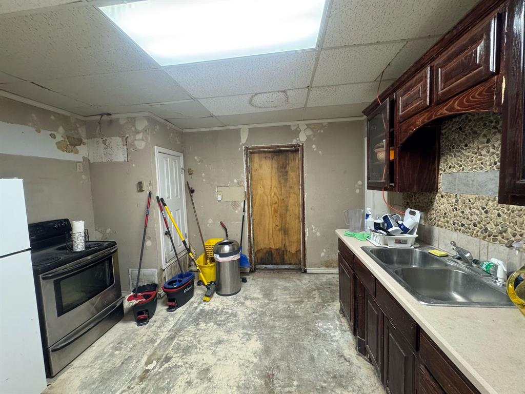 Penman - Commercial Sale