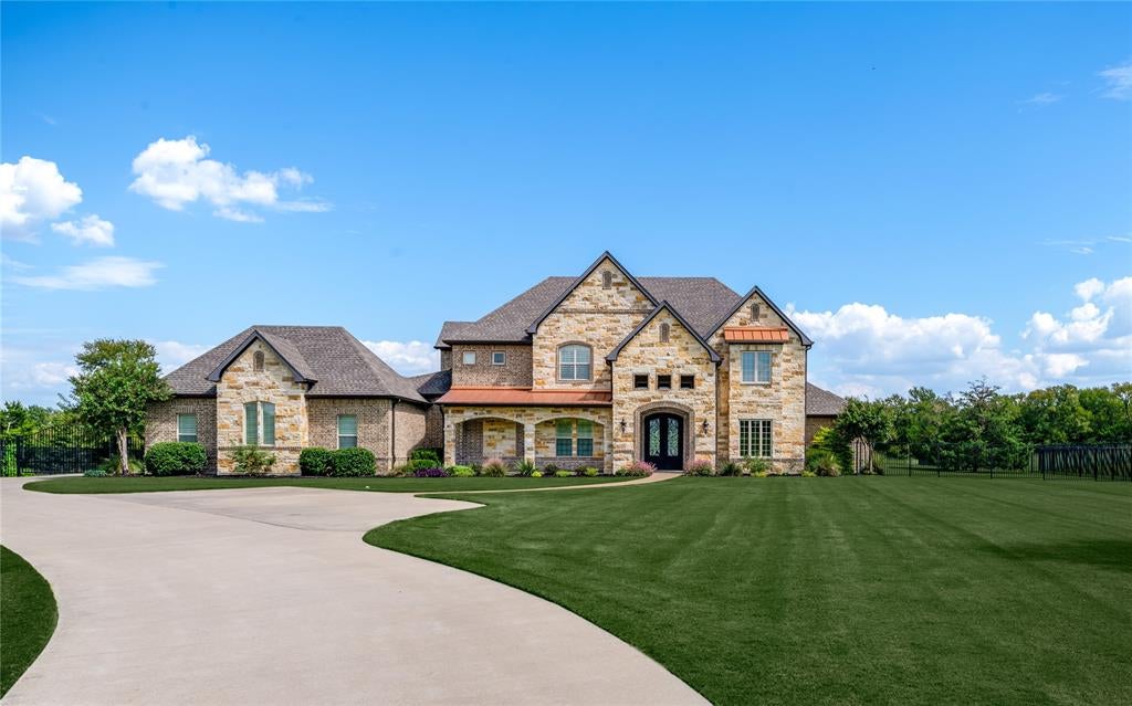 Photo of 218 Tanner Creek Circle, Sunnyvale, TX 75182 (MLS # 21374774)