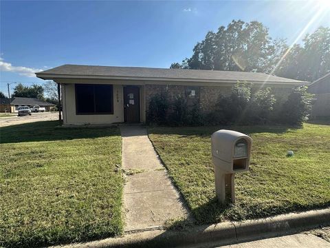 Photo of 1009 Camp Street, Sulphur Springs, TX 75482 (MLS # 21197070)
