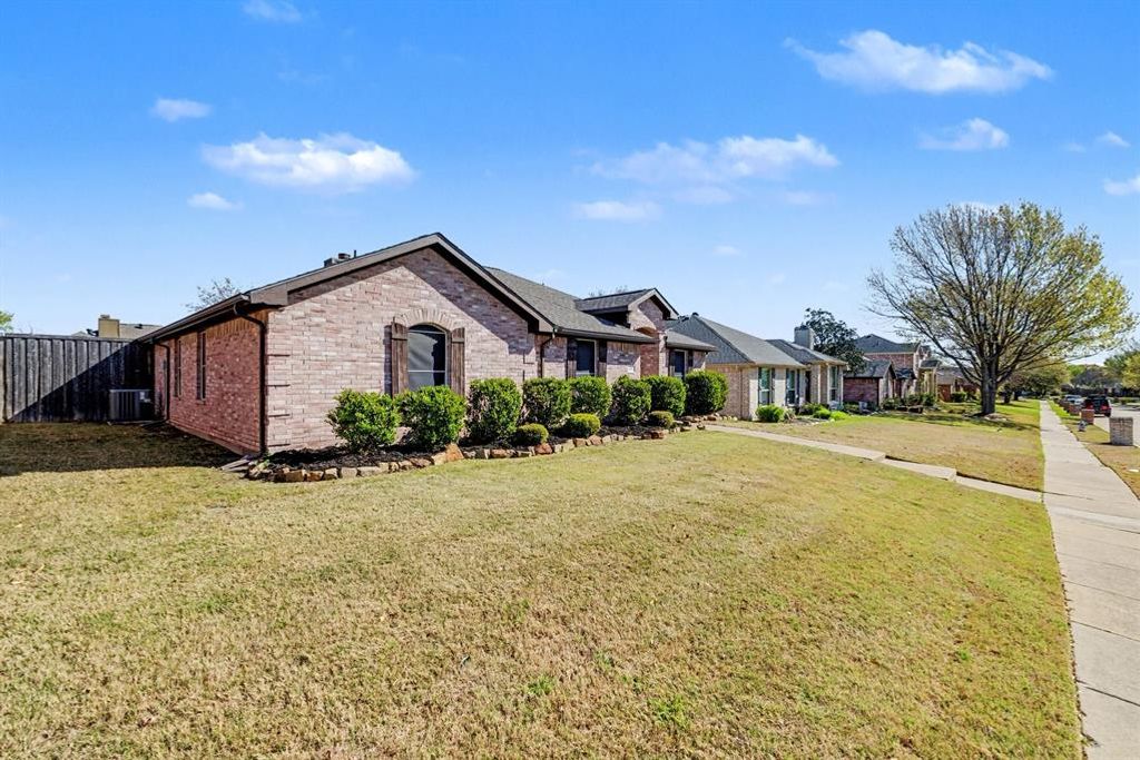 Photo of 614 Burchshire Lane, Wylie, TX 75098 (MLS # 21209829)