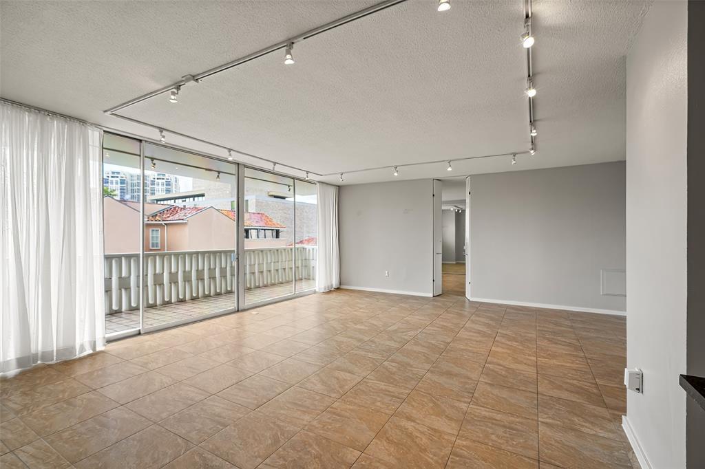 Turtle Crk North Condo - Residential