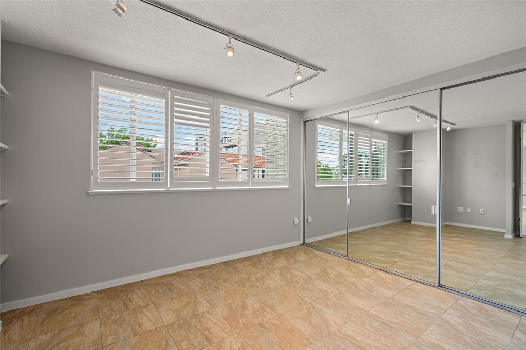 Turtle Crk North Condo - Residential