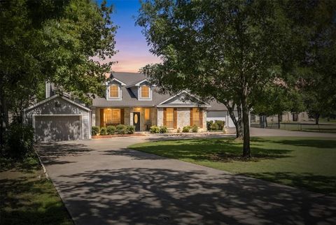 Photo of 7611 Ledbetter Road, Arlington, TX 76001 (MLS # 21297937)