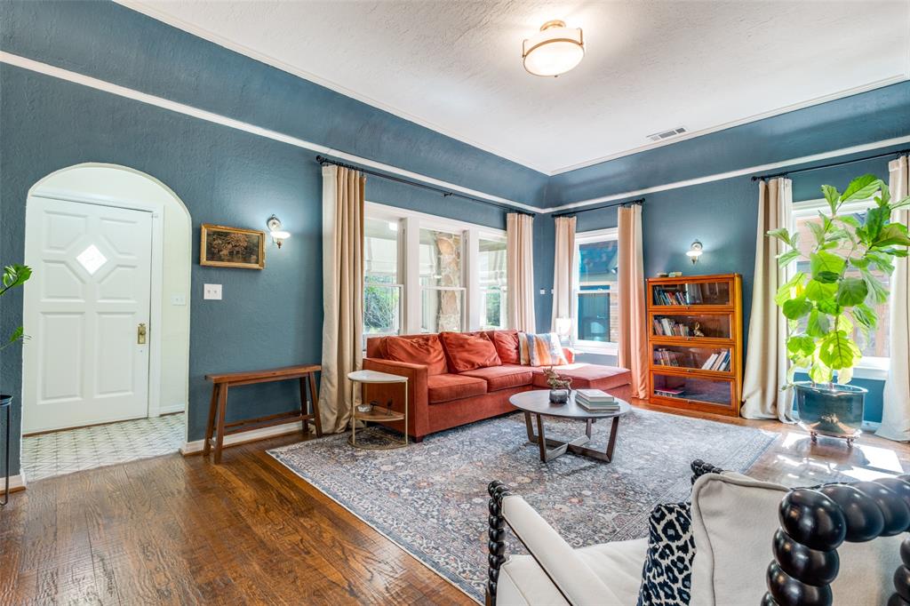 1107 Sarasota Circle