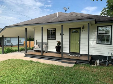 A home in Farmersville