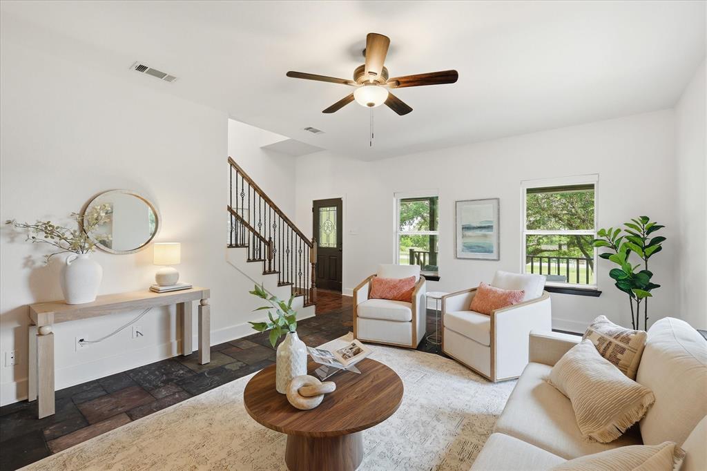 1007 Pioneer Circle W