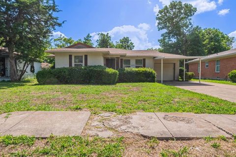 10033 Casa Oaks Drive Dallas TX 75228