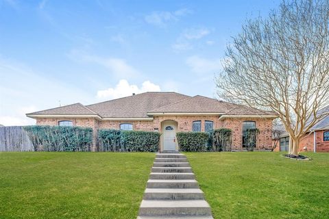 Photo of 700 Robin Meadow Drive, DeSoto, TX 75115 (MLS # 21195517)