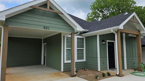 Photo of 931 West Elm Street, Denison, TX 75020 (MLS # 21340816)