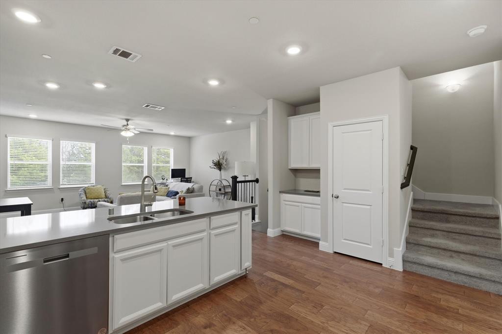 Bayside Twnhms - Residential