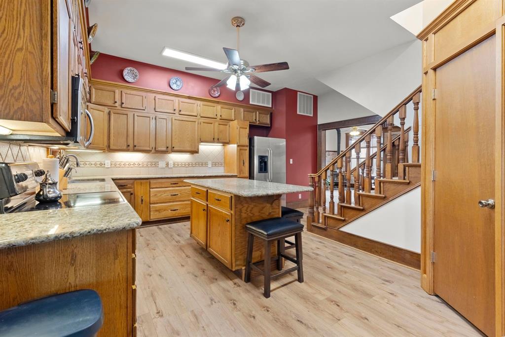 A1043 TENNISON THOMAS R,TRACT 7, ACRES 27.911, - Residential