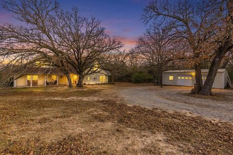 Photo of 1801 Private Road 3340, Greenville, TX 75402 (MLS # 21141994)