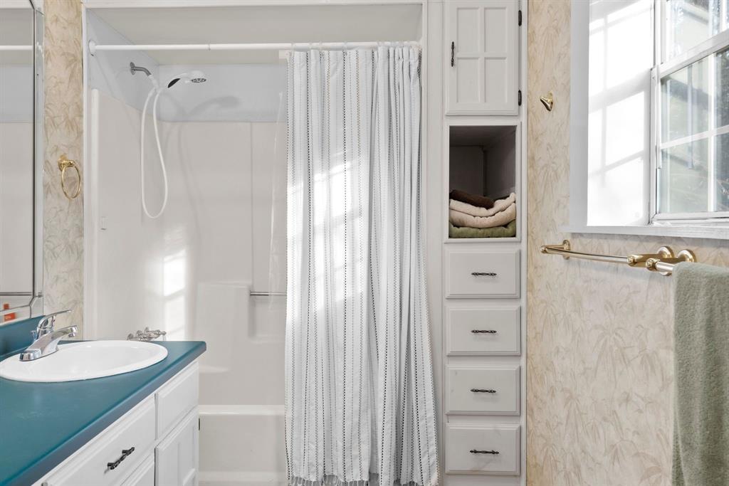 A1043 TENNISON THOMAS R,TRACT 7, ACRES 27.911, - Residential