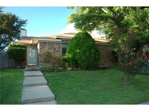 Photo of 1127 Rimcrest Drive, Arlington, TX 76017 (MLS # 21419790)