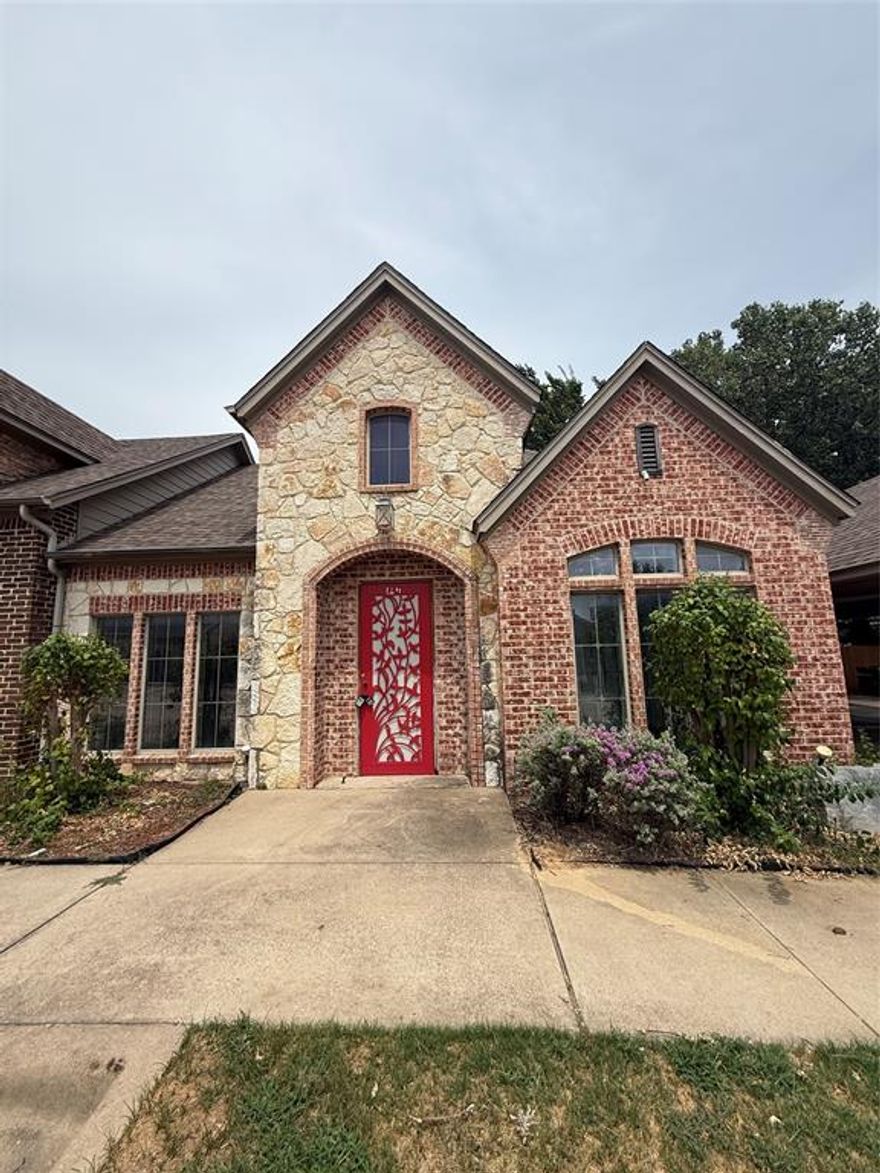 Excellent opportunity to lease a highly visible ±1,120 SF retail office suite in a fully occupied multi-tenant center located just off busy S Cooper Street in Arlington. Formerly operating as a pharmacy, Suite 141 is clean, functional, and ideal for medical, wellness, retail, or professional office use. Commercial zoning GC - General Commercial which leaves a broad range of uses possible for the space. The suite offers an efficient layout that supports a variety of business needs with minimal build-out required.

Located in a well-maintained commercial complex with strong co-tenancy and high daily traffic counts, this end-cap suite enjoys consistent exposure and easy access. Surrounded by established businesses, the center offers ample surface parking, monument signage, and close proximity to major retailers, dining, and residential communities.

Don't miss this rare vacancy in a fully occupied center – ideal for entrepreneurs, satellite offices, or expanding businesses seeking visibility and convenience in the heart of Arlington.

Contact agent today to schedule a private showing.