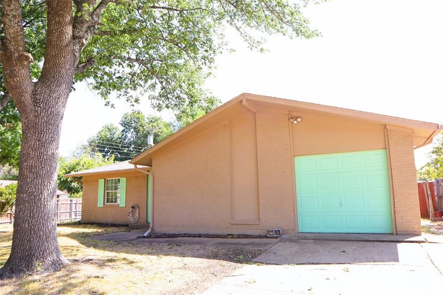 An exquisite and inviting residence located in Garland is seeking a new owner. The spacious living area and dining room seamlessly extend to a large backyard. The kitchen boasts an abundance of cabinetry and brand-new appliances. The master bathroom showcases an elegantly tiled walk-in shower. Come see for yourself.