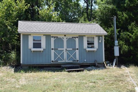 A home in Leonard