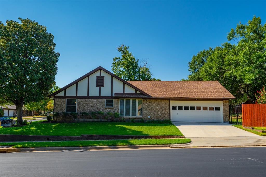 3824 Fox Hollow Drive