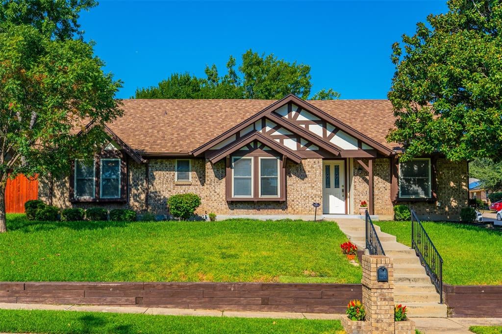3824 Fox Hollow Drive