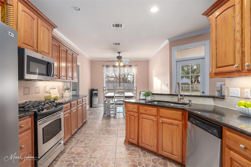 Bossier City, Louisiana 71111, United States, 3 Bedrooms Bedrooms, ,3 BathroomsBathrooms,Residential,Pending,20828