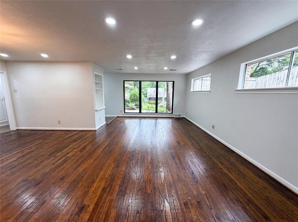 6878 Burwood Lane