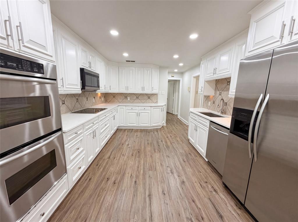 6878 Burwood Lane