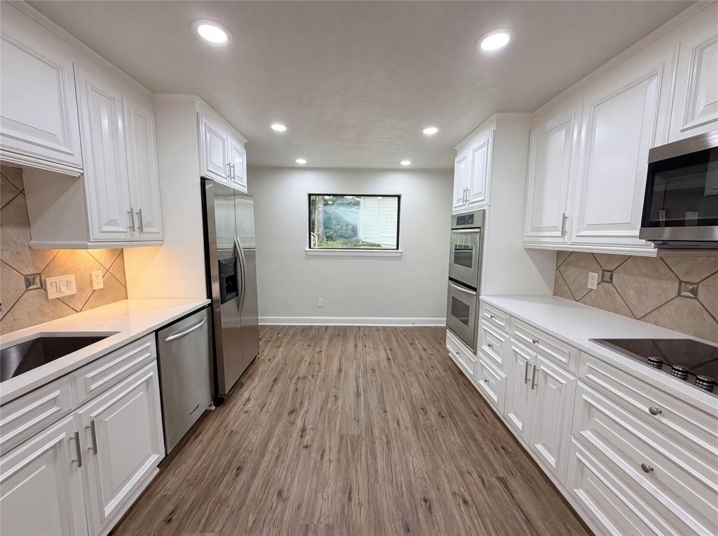 6878 Burwood Lane
