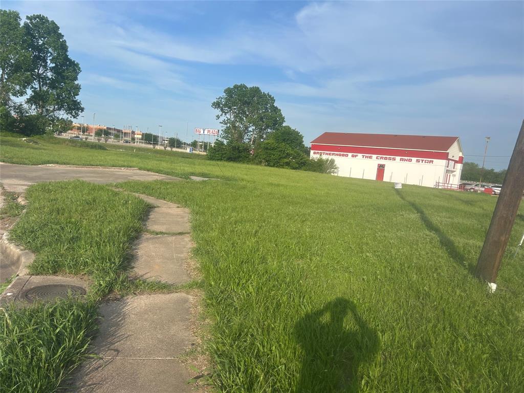 415 W Ledbetter Drive