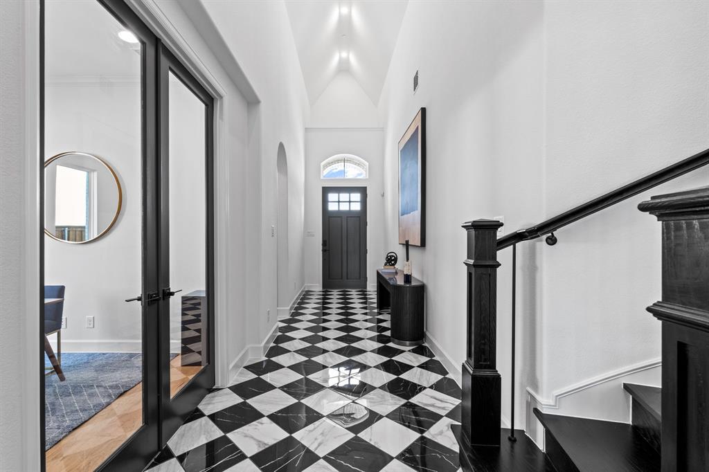 8736 Edgewater Drive