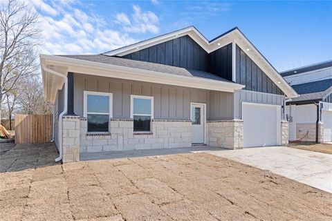 Photo of 2607 Carver Street, Greenville, TX 75401 (MLS # 21198070)