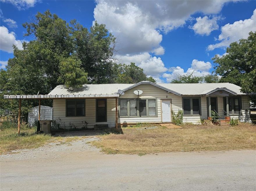 Nice fixer upper in Bangs, TX close to the schools. This is a 2BR 2BA home on nice sized lot with lots of potential!