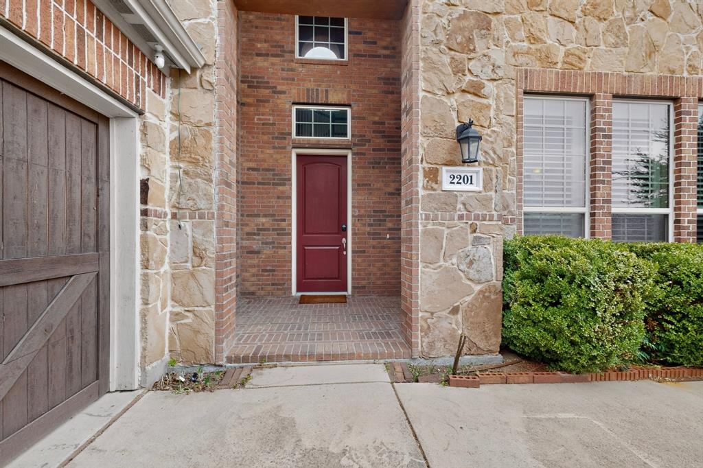 2201 Arbol Way