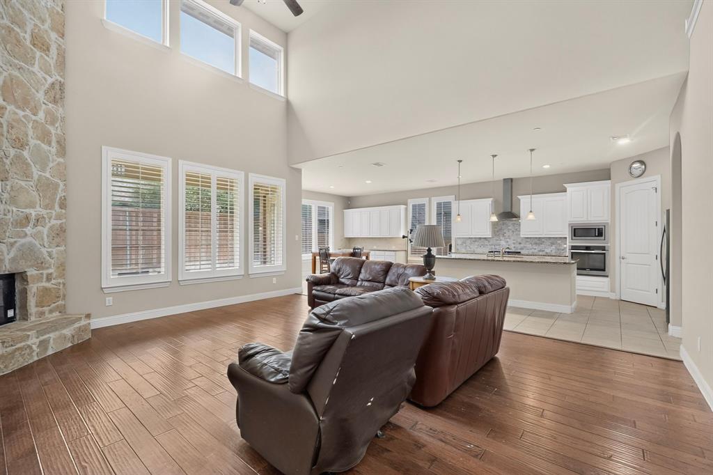 2201 Arbol Way