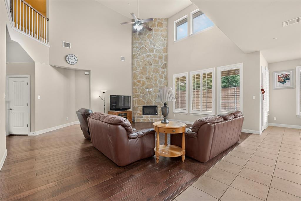 2201 Arbol Way