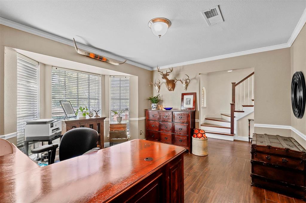 1509 Ems Road W
