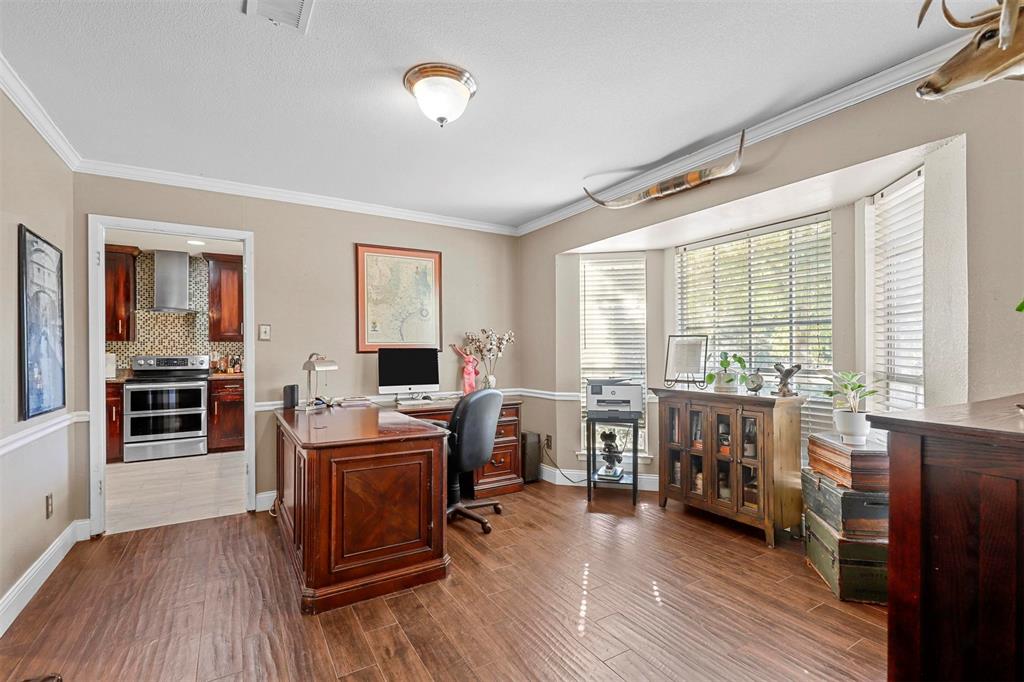 1509 Ems Road W